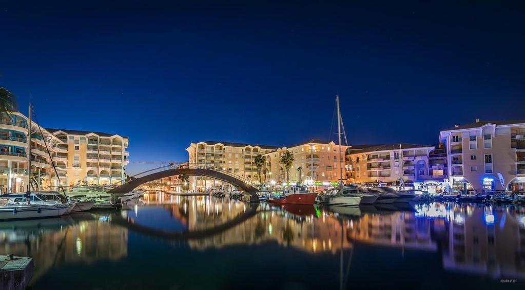 Appartement Port Frejus Avec Loggia Et Acces Plages A Pieds ภายนอก รูปภาพ
