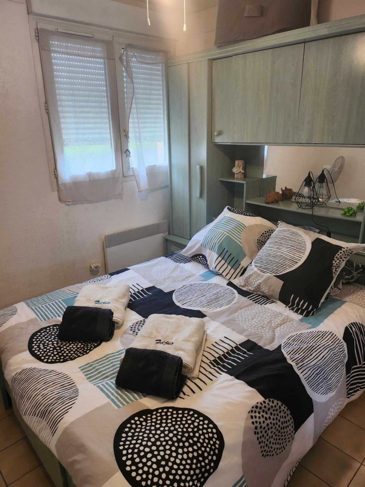 Appartement Port Frejus Avec Loggia Et Acces Plages A Pieds ภายนอก รูปภาพ